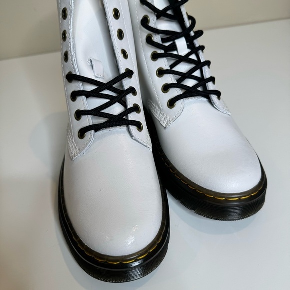 Dr. Martens Zavala 8-Eyelet Combat Boot, NWOT size 7 - Picture 8 of 10